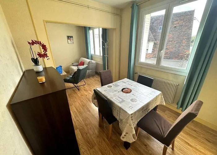 Proche De L'hyper-centre Avec Garage Apartment