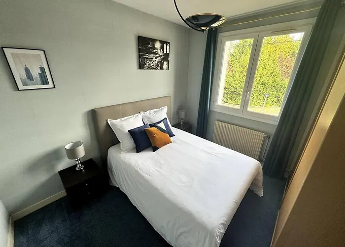 Proche De L'hyper-centre Avec Garage Apartment