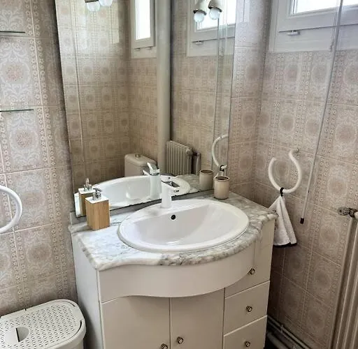 Proche De L'hyper-centre Avec Garage Apartment *